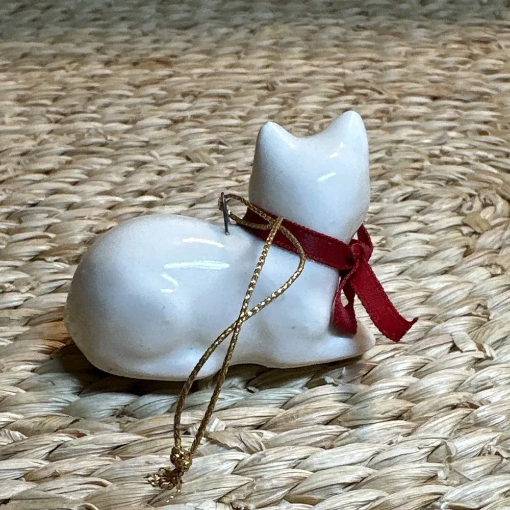 Vintage Takahashi White Porcelain Cat Figurine Ornament‎ Japan 1 1/4